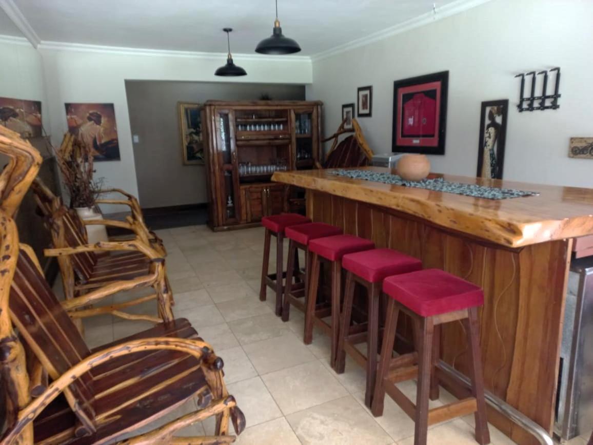 Or Tambo Guest House Kempton Park Exterior foto
